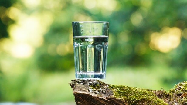 تاکید بر نوشیدن آب در روزهای گرم سال