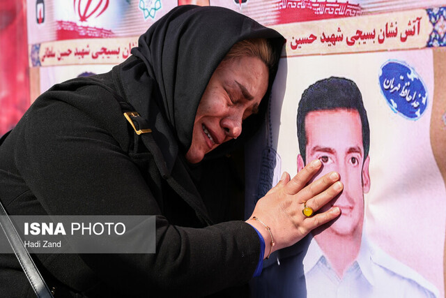حضور خانوادههای شهدای پلاسکو در محل حادثه در دومین سالگرد حضور خانوادههای شهدای پلاسکو در محل حادثه در دومین سالگرد