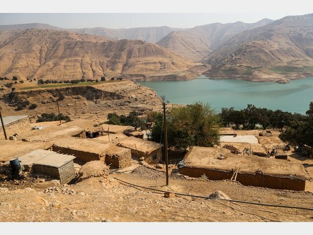 احتمال صد درصدی رانش کوه در روستای "میراحمد غریبی‌ها"