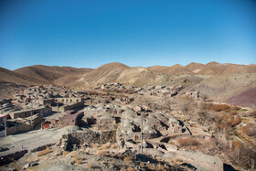 یکی از روستاهای اطراف شهرستان سربیشه استان خراسان جنوبی که سالیانی پیش ساکنان آن با وجود آب زندگی خود را میگذراندند، این روز ها با مشکلات کم آبی و خشکسالی روبرو شده و سکوت در آن حکم فرماست.