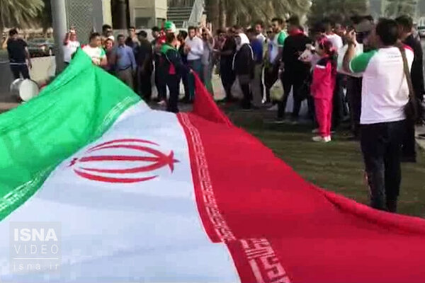ویدئو / حال و هوای ایرانیان حاضر در امارات پیش از بازی با چین ویدئو / حال و هوای ایرانیان حاضر در امارات پیش از بازی با چین