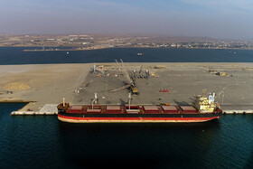 تخلیه بزرگترین کشتی حمل ذرت فلهای با ۷۲ هزار تن بار در بندر شهید بهشتی چابهار