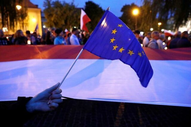 لهستان، اتحادیه اروپا را به داشتن معیارهای دوگانه متهم کرد