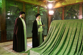 حضور مقام معظم رهبری در مرقد امام خمینی (ره)