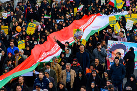 اسپوتنیک: مردم ایران برای جشن انقلاب به خیابان‌ها آمدند 