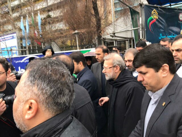 رئیس مجلس در راهپیمایی ٢٢ بهمن حضور یافت