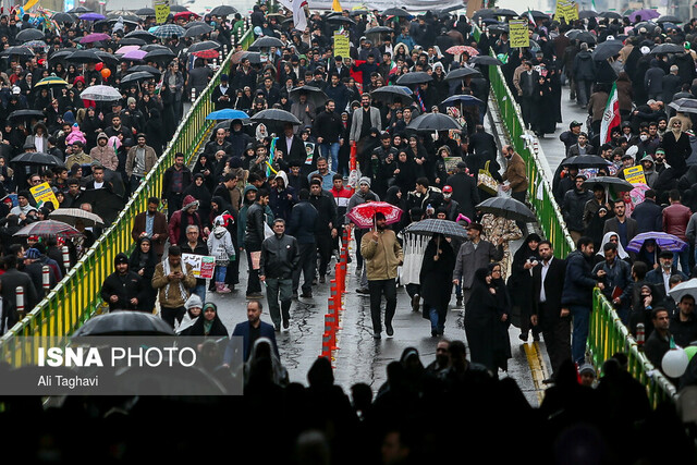 امدادرسانی به حدود ۳۰۰ نفر از راهپیمایان تهرانی