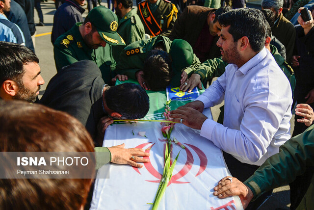 حضور سردار سلیمانی در گرامیداشت شهدای جنایت تروریستی  جاده خاش_ زاهدان