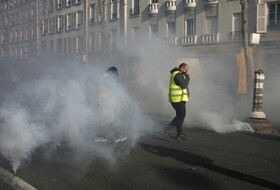 استقبال پلیس فرانسه با گاز اشک‌آور از چهاردهمین تظاهرات جلیقه زردها