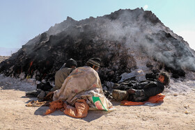 كوره نشینان بیخانمانهایی هستند كه خانه و سرپناهی برای زندگی ندارند. مجرم نیستند اما زمینههای جرم در میان آنها بسیار وجود دارد. مشكلات اقتصادی ،مشاغل فصلی ،نبود كار ،بیپولی،اعتیاد ،شکست های عشقی و فرار از خانه و... باعث شده تا از بد روزگار همگی دور هم جمع شوند و کوره نشین نام بگیرند.