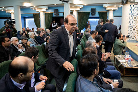 حضور عباس عبدی در مراسم تودیع و معارفه مدیرعامل روزنامه ایران