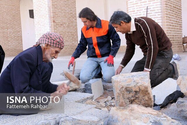 از سنگ‌تراشی مسجد جامع یزد تا خلق بشقاب‌های حکاکی شده