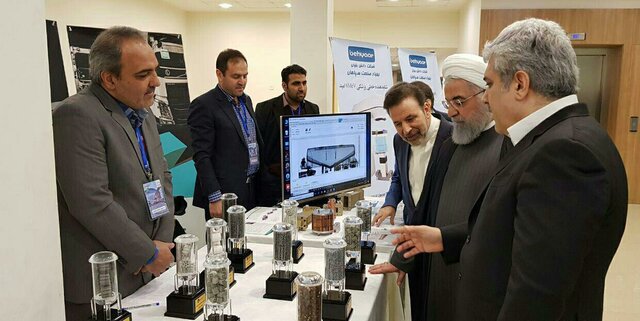 روحانی از نمایشگاه دستاوردهای شرکت‌های دانش بنیان بازدید کرد