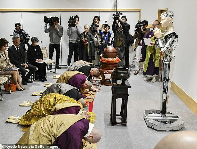 ربات «بودا» در یکی از معابد ۴۰۰ ساله ژاپن! (+عکس)