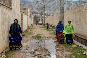 اغلب ساکنان این شهرک در پایان فروردین‌ماه به مناطق کوهستانی در فریدون‌شهر اصفهان کوچ می‌کنند و در اوایل مهرماه  مجدد به همین منطقه برمی‌گردند.
