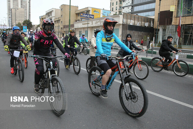 تاکید رئیس پلیس راهور تهران بزرگ بر افزایش فرهنگسازی برای استفاده از دوچرخه‌
