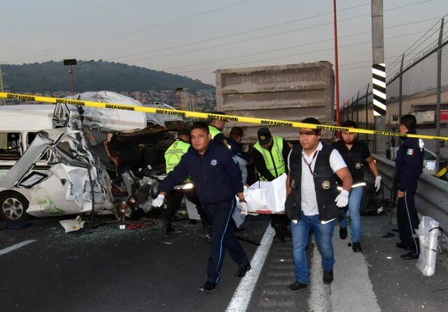۸ کشته و زخمی در تصادف زنجیره‌ای مکزیک