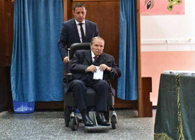 مدیر کمپین بوتفلیقه مدارک کاندیداتوری او را به شورای قانون اساسی می‌دهد