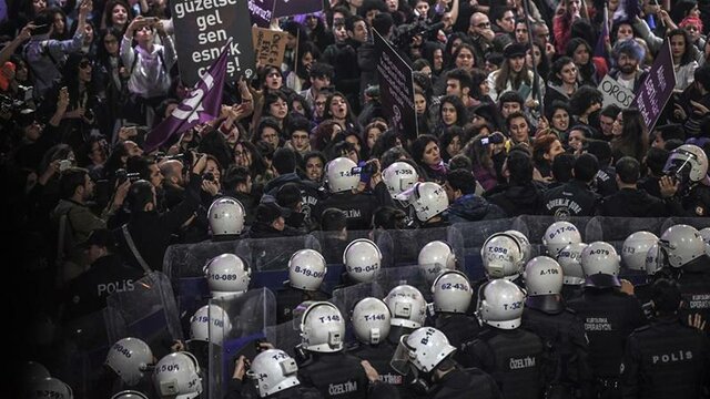 پلیس استانبول با گاز اشک‌آور تجمع روز زن را متفرق کرد