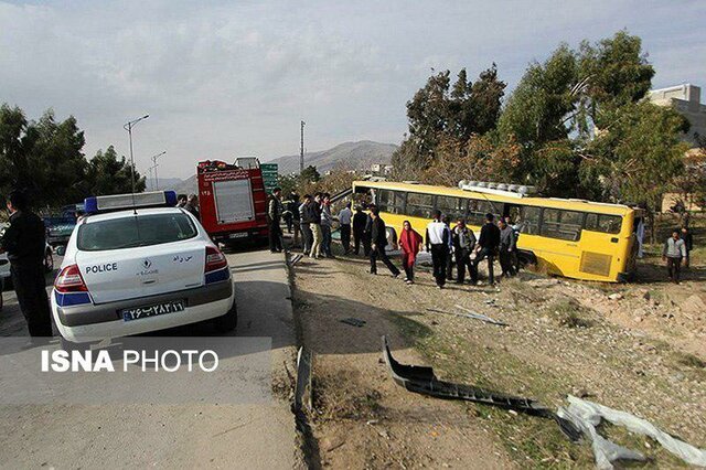 برخورد اتوبوس خط واحد با تیرچراغ برق در شیراز