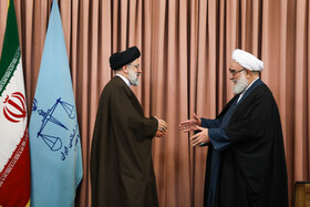 معارفه سیدابراهیم رئیسی به عنوان رییس جدید قوه قضاییه توسط حجتالاسلام محمدی گلپایگانی رئیس دفتر رهبری