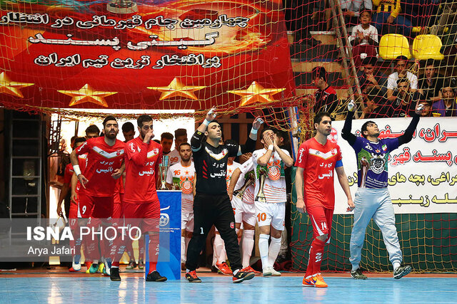  ماجرای شب‌نشینی که گیتی‌پسند را از قهرمانی دور کرد