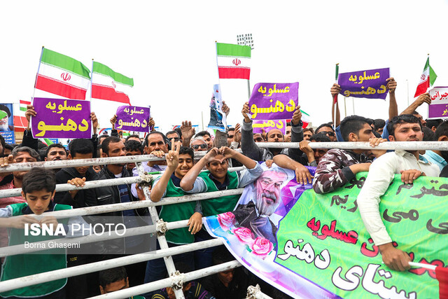 Iranian President makes visit to Bushehr