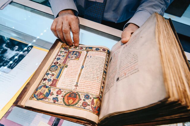 نمایشگاه کتاب‌های قدیمی و نادر در نیویورک
