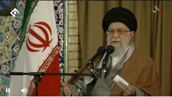 رهبر انقلاب در حرم رضوی: سیاستمداران غربی در باطن وحشیاند/ به بدی دولت سعودی سراغ ندارم رهبری