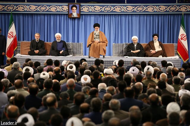 به مسئولان تأکید کردهام کار اصلی، بازسازی ویرانیهای سیل است
image.png