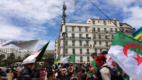 تظاهرکنندگان الجزایری خواهان "تغییر کامل نظام" شدند