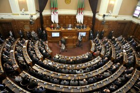 پارلمان الجزایر یک قانونگذار را به خاطر خدمت به فرانسه راه نداد