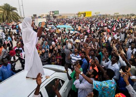 دختری که نماد انقلاب سودان شد