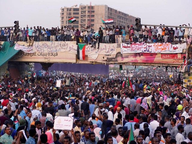 کودتا در سودان؛ ارتش، عمر البشیر و معاونانش را عزل کرد/ حبس خانگی البشیر 