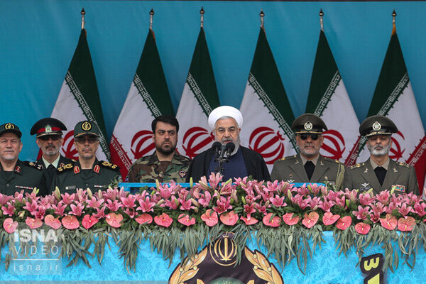 رئیس‌جمهور: ارتش همواره فداکاری کرده است/ توهین به نیروهای مسلح، توهین به ملت ایران است