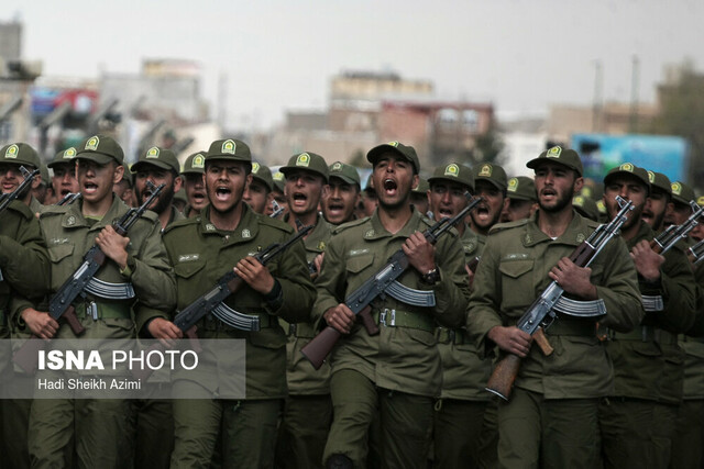 جزئیات تبعات و مجازات غیبت از سربازی رژه نیروهای مسلح در روز ارتش - تبریز