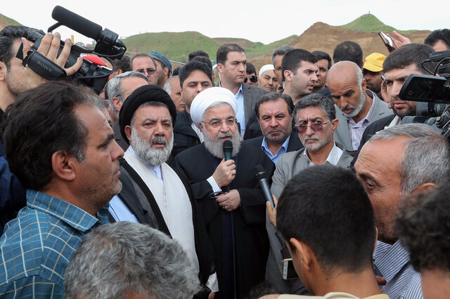 روحانی: بازسازی پلدختر، معمولان و مناطق آسیب‌دیده در اولویت است/ تا پایان کار کنار مردم هستیم