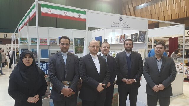 بازدید سفیر ایران در بوسنی از غرفه‌ ناشران ایران در نمایشگاه بین‌المللی کتاب سارایوو 