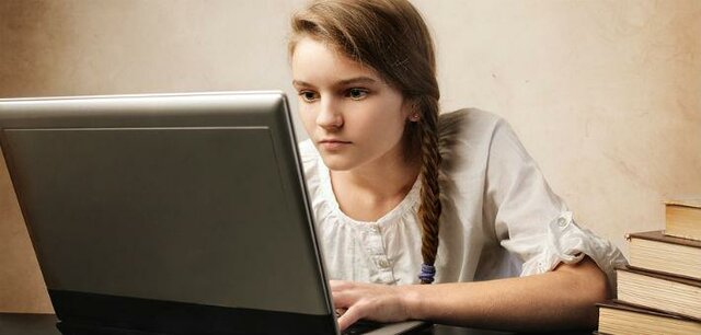 اینترنت-دختران جوان