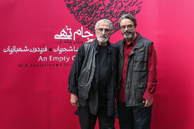 فریدون شهبازیان و حسین علیزاده در مراسم امضای پوستر و آلبوم جام تهی محمدرضا شجریان به نفع سیل زدگان