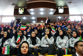 جمعی از کارگران در جشنواره ملی قدردانی از کارگران نمونه با حضور رئیس جمهور