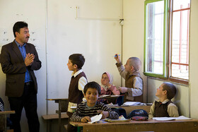 شیطنتهای بچه های روستا عموما از دانش آموزان شهری بیشتر است و معلمان این مناطق باید از صبر و حوصله بیشتری برای تعامل با بچه ها برخوردار باشند.