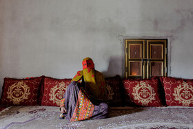 فاطمه دری نژاد ۲۳ ساله و متاهل است. آنها با وجود اینکه سالهاست ازدواج کردهاند ولی بچه دار نشدهاند. آنها قادر به تامین هزینههای درمان نیستند.