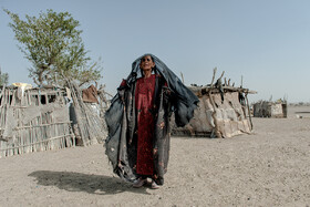  دؙر خاتون، ۶۵ ساله و نابیناست. وی همسر دوم پیربخش دری زاده از روستای کیدر بالا است و امورات خود را با حصیر بافی و به سختی می‌گذراند.