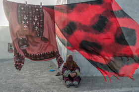 مریم جهانی، ۱۸ سال دارد و در روستای کیدر قدیم زندگی میکند. وی یکسال است ازدواج کرده و منتظر به دنیا آمدن فرزند اولش است.