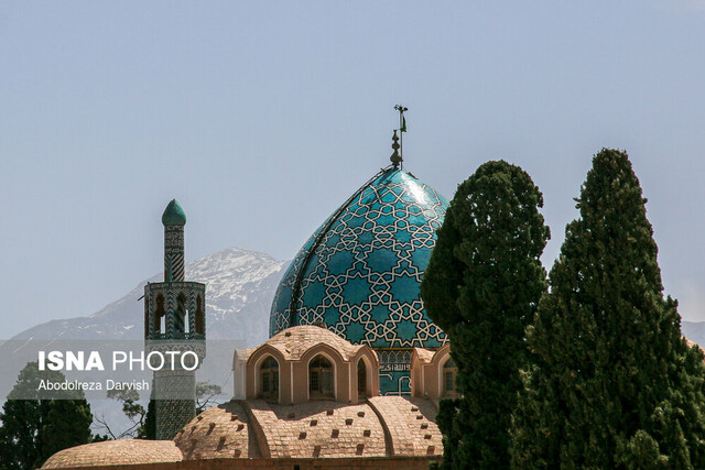 فرو ریختن قسمتی از کاشی کاری گنبد آستانه شاه نعمت الله ولی ماهان کرمان