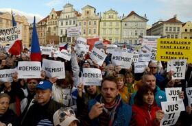 راهپیمایی هزاران نفری مردم جمهوری چک علیه نخست‌وزیر و وزیر دادگستری