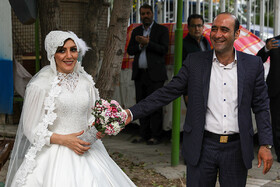 مراسم عقد یک زوج از جمعیت طلوع بی نشان‌ها