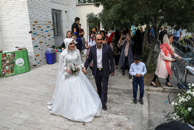 مراسم عقد یک زوج از جمعیت طلوع بی نشان‌ها