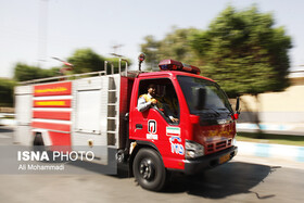 خروج خودروهای آتش‌نشانی از آشیانه